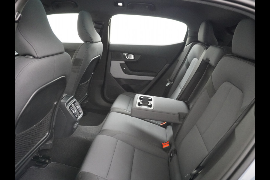 Polestar 2 AUT. 408 pk Long Range Dual Motor 78kWh Trekhaak Panoramadak Keyless-Start-Open(via GSM!) Electr.Stoelen Verwarmd+Achterbank+Stu Verkeersbord detectie Regen-Lichtsensor Virtual-Cockpit Home-Link Uitparkeer+Bots waarschuwing Autonoom-Rem Lane Assist Keyless Connected services Draadloze telefoonlader 1.500kg Trekvermogen 660Nm! €61.000 nieuw!