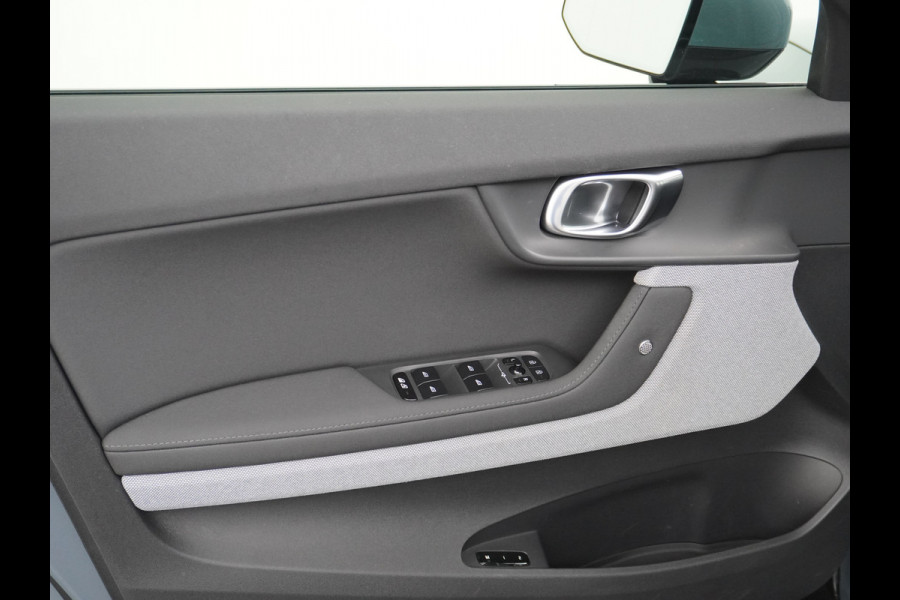Polestar 2 AUT. 408 pk Long Range Dual Motor 78kWh Trekhaak Panoramadak Keyless-Start-Open(via GSM!) Electr.Stoelen Verwarmd+Achterbank+Stu Verkeersbord detectie Regen-Lichtsensor Virtual-Cockpit Home-Link Uitparkeer+Bots waarschuwing Autonoom-Rem Lane Assist Keyless Connected services Draadloze telefoonlader 1.500kg Trekvermogen 660Nm! €61.000 nieuw!