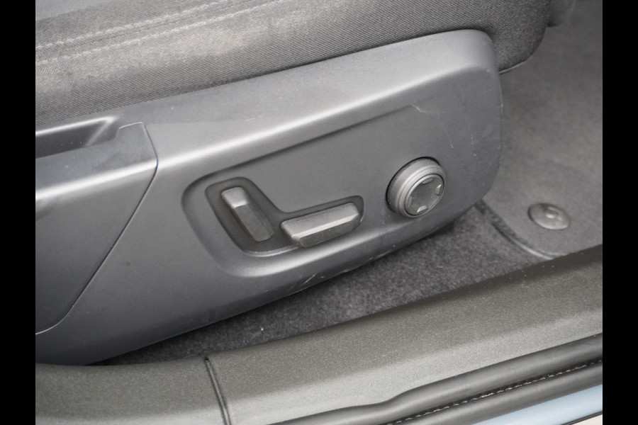 Polestar 2 AUT. 408 pk Long Range Dual Motor 78kWh Trekhaak Panoramadak Keyless-Start-Open(via GSM!) Electr.Stoelen Verwarmd+Achterbank+Stu Verkeersbord detectie Regen-Lichtsensor Virtual-Cockpit Home-Link Uitparkeer+Bots waarschuwing Autonoom-Rem Lane Assist Keyless Connected services Draadloze telefoonlader 1.500kg Trekvermogen 660Nm! €61.000 nieuw!