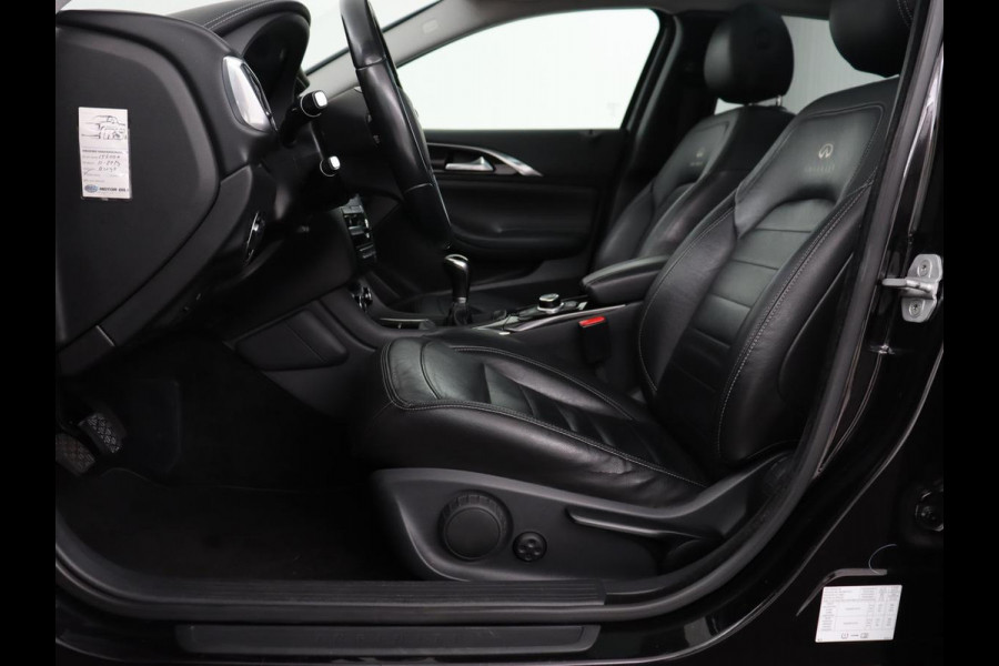 Infiniti Q30 1.6t Business Executive | Panoramadak | Leder | Stoelverwarming | Trekhaak | Navigatie | Climate control | Cruise control