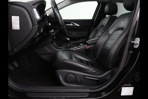 Infiniti Q30 1.6t Business Executive | Panoramadak | Leder | Stoelverwarming | Trekhaak | Navigatie | Climate control | Cruise control