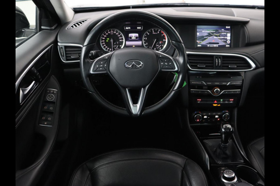 Infiniti Q30 1.6t Business Executive | Panoramadak | Leder | Stoelverwarming | Trekhaak | Navigatie | Climate control | Cruise control