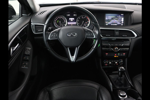 Infiniti Q30 1.6t Business Executive | Panoramadak | Leder | Stoelverwarming | Trekhaak | Navigatie | Climate control | Cruise control