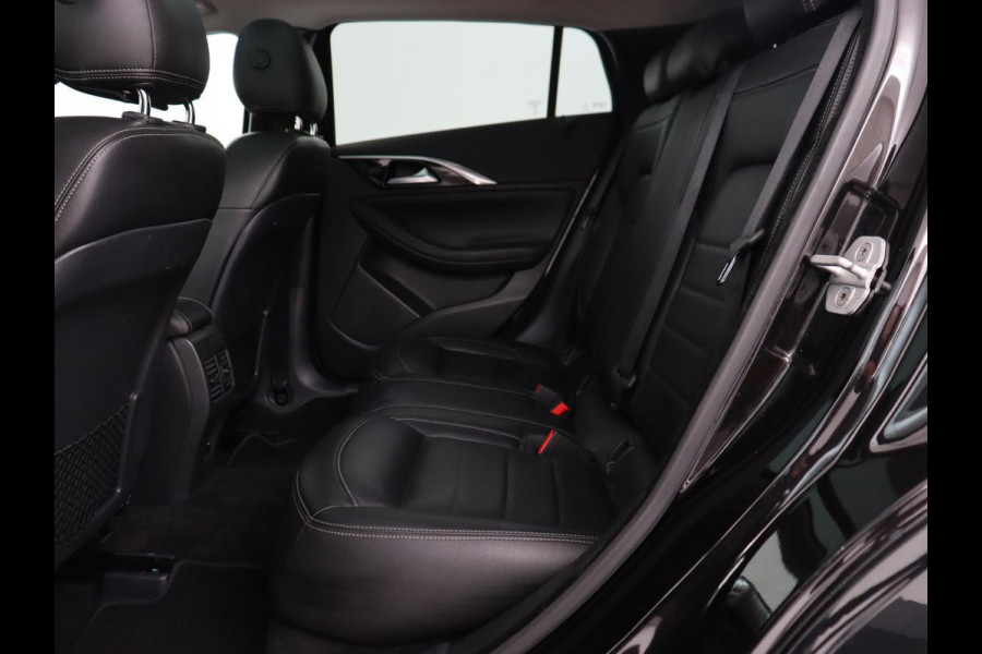 Infiniti Q30 1.6t Business Executive | Panoramadak | Leder | Stoelverwarming | Trekhaak | Navigatie | Climate control | Cruise control