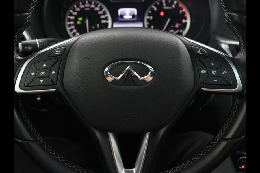 Infiniti Q30 1.6t Business Executive | Panoramadak | Leder | Stoelverwarming | Trekhaak | Navigatie | Climate control | Cruise control