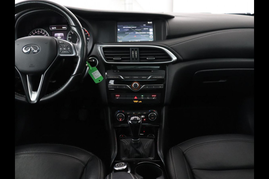 Infiniti Q30 1.6t Business Executive | Panoramadak | Leder | Stoelverwarming | Trekhaak | Navigatie | Climate control | Cruise control