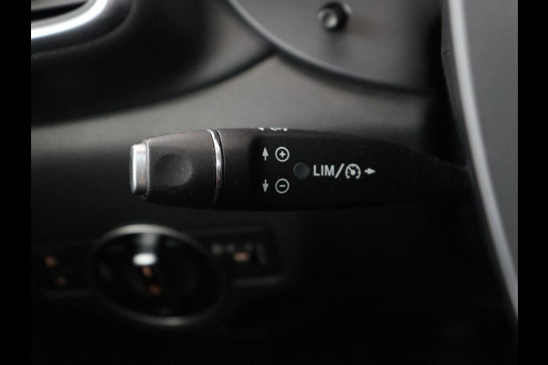 Infiniti Q30 1.6t Business Executive | Panoramadak | Leder | Stoelverwarming | Trekhaak | Navigatie | Climate control | Cruise control
