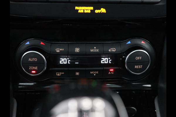Infiniti Q30 1.6t Business Executive | Panoramadak | Leder | Stoelverwarming | Trekhaak | Navigatie | Climate control | Cruise control