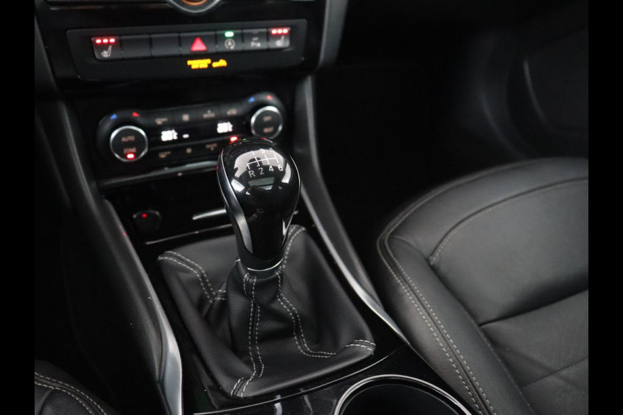 Infiniti Q30 1.6t Business Executive | Panoramadak | Leder | Stoelverwarming | Trekhaak | Navigatie | Climate control | Cruise control