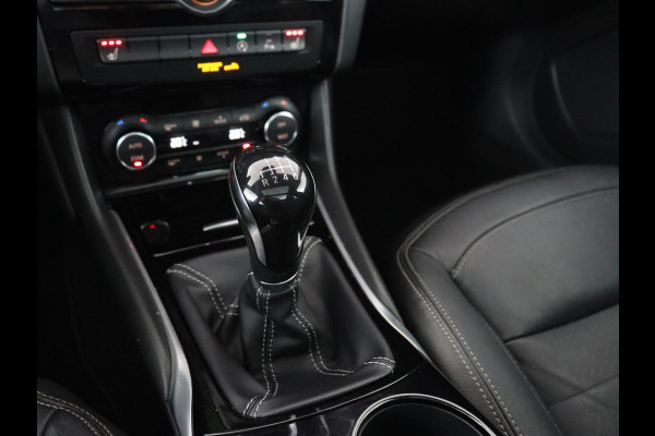 Infiniti Q30 1.6t Business Executive | Panoramadak | Leder | Stoelverwarming | Trekhaak | Navigatie | Climate control | Cruise control
