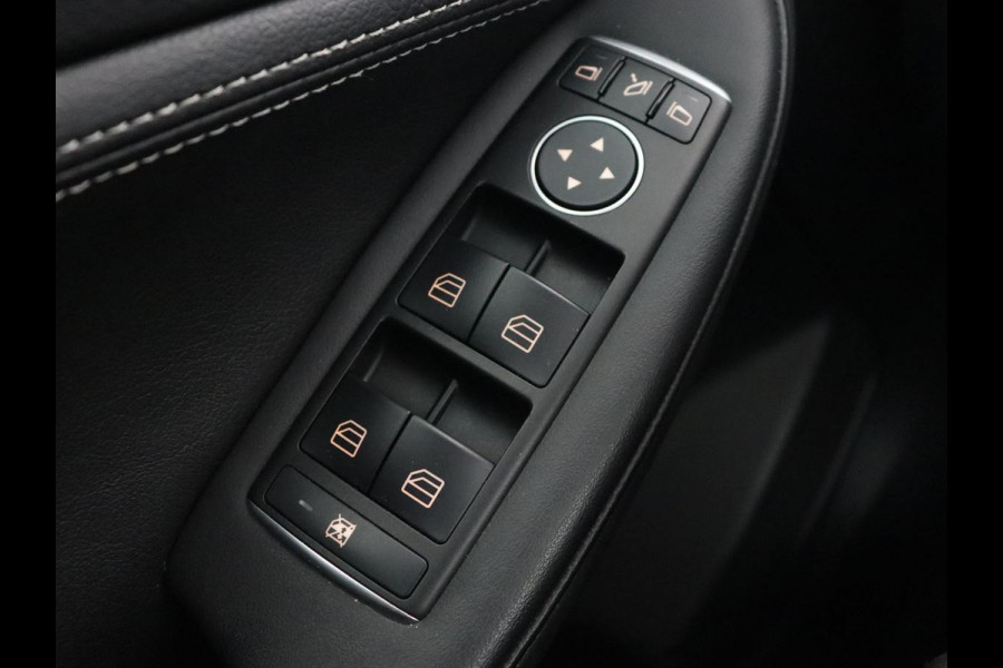 Infiniti Q30 1.6t Business Executive | Panoramadak | Leder | Stoelverwarming | Trekhaak | Navigatie | Climate control | Cruise control
