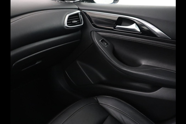 Infiniti Q30 1.6t Business Executive | Panoramadak | Leder | Stoelverwarming | Trekhaak | Navigatie | Climate control | Cruise control