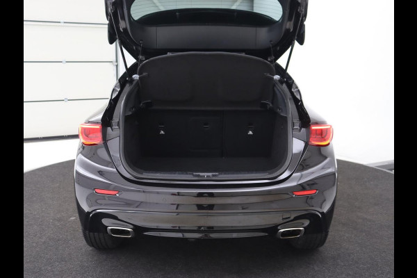 Infiniti Q30 1.6t Business Executive | Panoramadak | Leder | Stoelverwarming | Trekhaak | Navigatie | Climate control | Cruise control