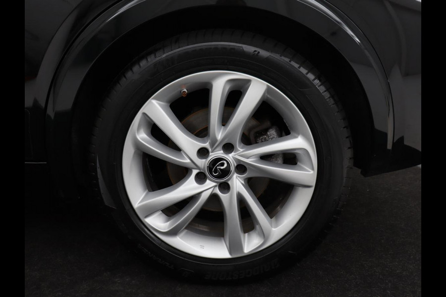 Infiniti Q30 1.6t Business Executive | Panoramadak | Leder | Stoelverwarming | Trekhaak | Navigatie | Climate control | Cruise control