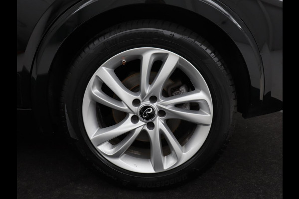 Infiniti Q30 1.6t Business Executive | Panoramadak | Leder | Stoelverwarming | Trekhaak | Navigatie | Climate control | Cruise control