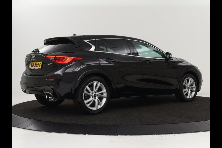 Infiniti Q30 1.6t Business Executive | Panoramadak | Leder | Stoelverwarming | Trekhaak | Navigatie | Climate control | Cruise control
