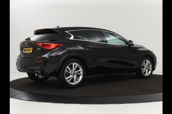 Infiniti Q30 1.6t Business Executive | Panoramadak | Leder | Stoelverwarming | Trekhaak | Navigatie | Climate control | Cruise control