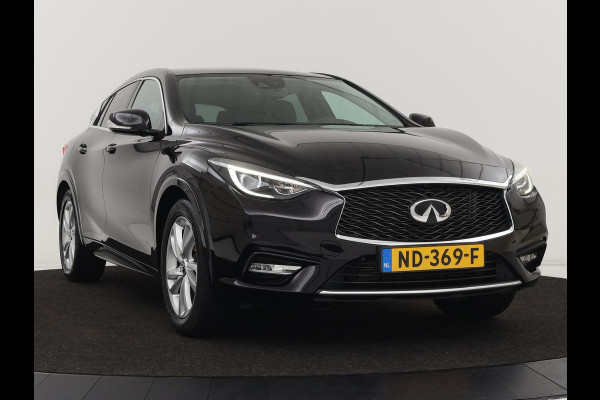 Infiniti Q30 1.6t Business Executive | Panoramadak | Leder | Stoelverwarming | Trekhaak | Navigatie | Climate control | Cruise control