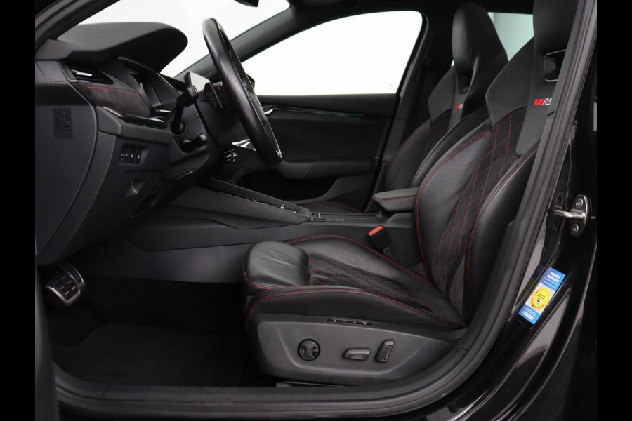 Škoda Octavia Skoda Octavia 1.4 TSI RS iV PHEV | Panoramadak | Head-Up | Stoel & stuurverwarming | Adaptive cruise | Standkachel | Matrix LED  | Camera | Memory | Virtual Cockpit | Side Assist | Achterbankverwarming
