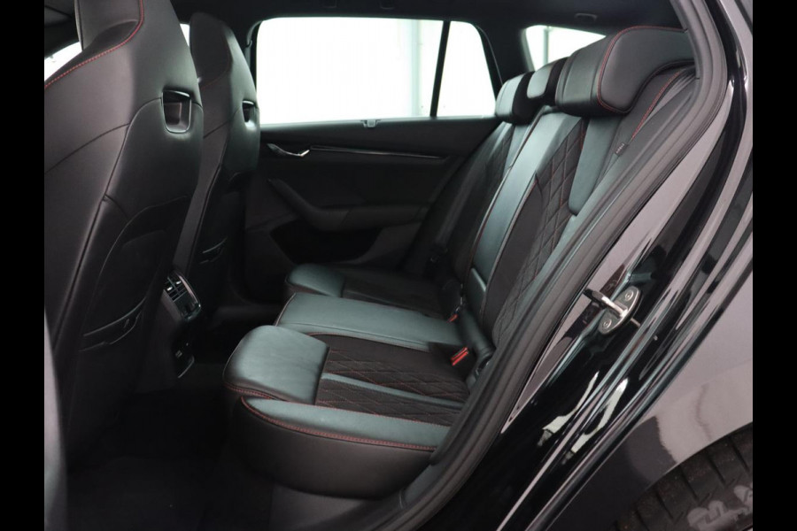 Škoda Octavia Skoda Octavia 1.4 TSI RS iV PHEV | Panoramadak | Head-Up | Stoel & stuurverwarming | Adaptive cruise | Standkachel | Matrix LED  | Camera | Memory | Virtual Cockpit | Side Assist | Achterbankverwarming