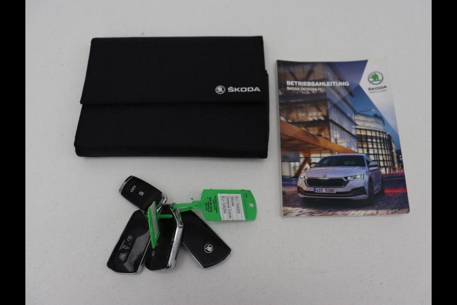 Škoda Octavia Skoda Octavia 1.4 TSI RS iV PHEV | Panoramadak | Head-Up | Stoel & stuurverwarming | Adaptive cruise | Standkachel | Matrix LED  | Camera | Memory | Virtual Cockpit | Side Assist | Achterbankverwarming