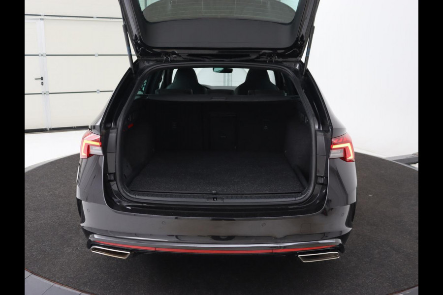 Škoda Octavia Skoda Octavia 1.4 TSI RS iV PHEV | Panoramadak | Head-Up | Stoel & stuurverwarming | Adaptive cruise | Standkachel | Matrix LED  | Camera | Memory | Virtual Cockpit | Side Assist | Achterbankverwarming