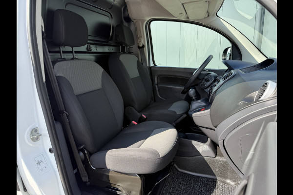Renault Kangoo 1.5 Blue dCi 80 / RUIKT NOG NIEUW !! / 1e EIG. / !! 3.582 KM !! / 6-BAK / AIRCO / PDC / NETTE BUS