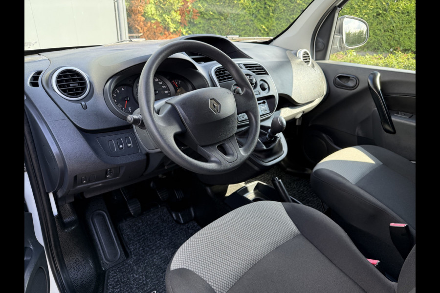 Renault Kangoo 1.5 Blue dCi 80 / RUIKT NOG NIEUW !! / 1e EIG. / !! 3.582 KM !! / 6-BAK / AIRCO / PDC / NETTE BUS