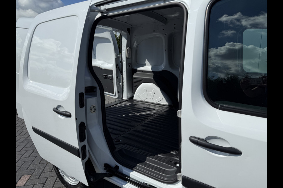 Renault Kangoo 1.5 Blue dCi 80 / RUIKT NOG NIEUW !! / 1e EIG. / !! 3.582 KM !! / 6-BAK / AIRCO / PDC / NETTE BUS