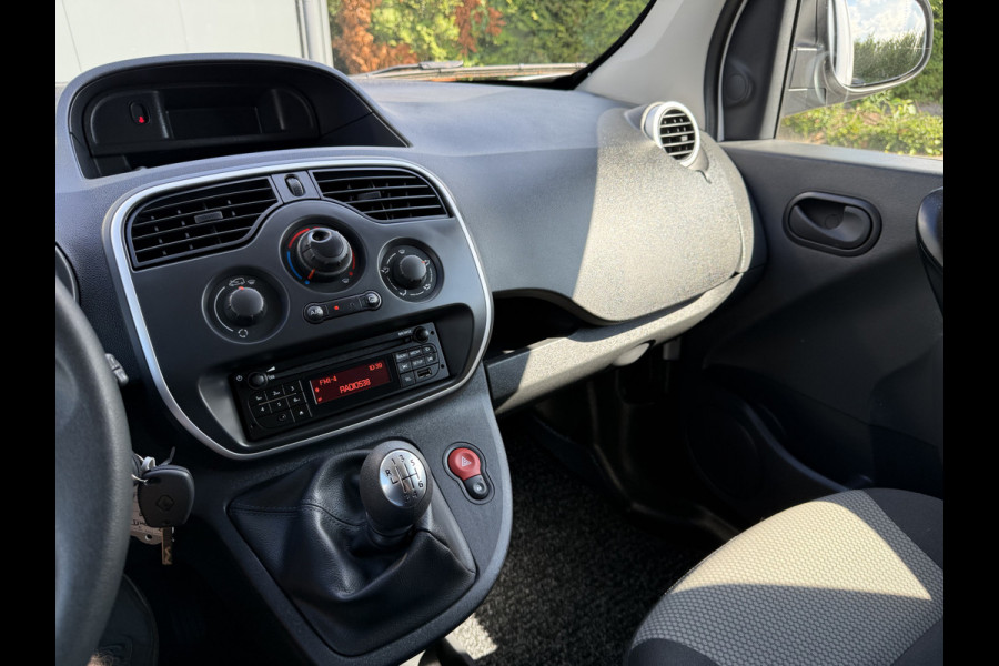 Renault Kangoo 1.5 Blue dCi 80 / RUIKT NOG NIEUW !! / 1e EIG. / !! 3.582 KM !! / 6-BAK / AIRCO / PDC / NETTE BUS