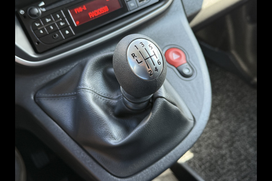 Renault Kangoo 1.5 Blue dCi 80 / RUIKT NOG NIEUW !! / 1e EIG. / !! 3.582 KM !! / 6-BAK / AIRCO / PDC / NETTE BUS