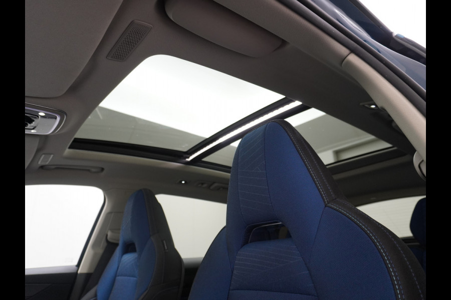 Lynk & Co 01 1.5 PHEV AUT-7 261pk Pano-Schuif-K-dak 20" 360°Camera Apple Carplay Android Auto Adaptive-Cruise Navi Pdc Ecc Keyless Led Plug-I Elek.Memory.Stoel File assistent Dodehoek detector Elektrisch bedienbare achterklep Rijstrooksensor Wifi Verkeersbord detectie 425Nm koppel 3,7kw laadvermogen A-label Euro 6 Hybride Benzine/Elektrisch rijden tot ca.69km 1.800kg trekvermogen