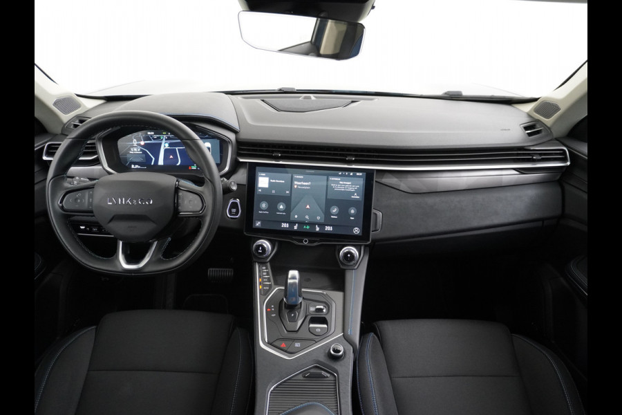 Lynk & Co 01 1.5 PHEV AUT-7 261pk Pano-Schuif-K-dak 20" 360°Camera Apple Carplay Android Auto Adaptive-Cruise Navi Pdc Ecc Keyless Led Plug-I Elek.Memory.Stoel File assistent Dodehoek detector Elektrisch bedienbare achterklep Rijstrooksensor Wifi Verkeersbord detectie 425Nm koppel 3,7kw laadvermogen A-label Euro 6 Hybride Benzine/Elektrisch rijden tot ca.69km 1.800kg trekvermogen