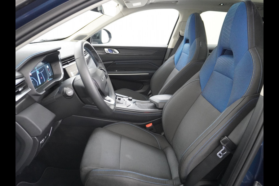 Lynk & Co 01 1.5 PHEV AUT-7 261pk Pano-Schuif-K-dak 20" 360°Camera Apple Carplay Android Auto Adaptive-Cruise Navi Pdc Ecc Keyless Led Plug-I Elek.Memory.Stoel File assistent Dodehoek detector Elektrisch bedienbare achterklep Rijstrooksensor Wifi Verkeersbord detectie 425Nm koppel 3,7kw laadvermogen A-label Euro 6 Hybride Benzine/Elektrisch rijden tot ca.69km 1.800kg trekvermogen