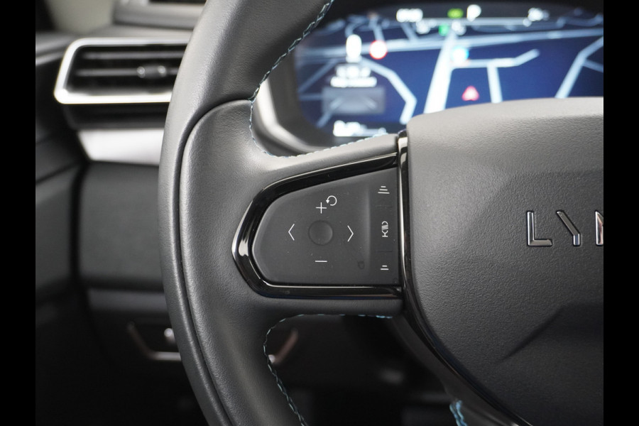 Lynk & Co 01 1.5 PHEV AUT-7 261pk Pano-Schuif-K-dak 20" 360°Camera Apple Carplay Android Auto Adaptive-Cruise Navi Pdc Ecc Keyless Led Plug-I Elek.Memory.Stoel File assistent Dodehoek detector Elektrisch bedienbare achterklep Rijstrooksensor Wifi Verkeersbord detectie 425Nm koppel 3,7kw laadvermogen A-label Euro 6 Hybride Benzine/Elektrisch rijden tot ca.69km 1.800kg trekvermogen