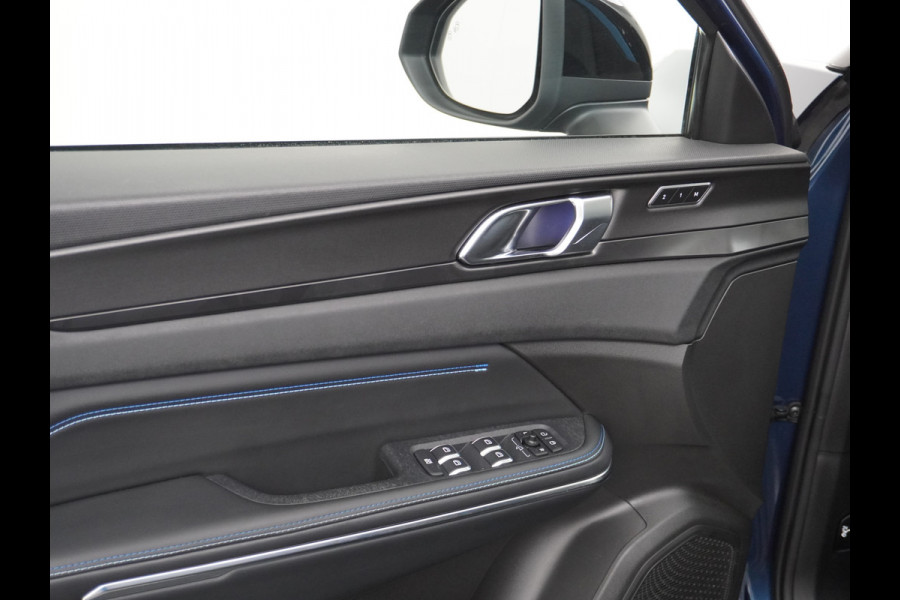 Lynk & Co 01 1.5 PHEV AUT-7 261pk Pano-Schuif-K-dak 20" 360°Camera Apple Carplay Android Auto Adaptive-Cruise Navi Pdc Ecc Keyless Led Plug-I Elek.Memory.Stoel File assistent Dodehoek detector Elektrisch bedienbare achterklep Rijstrooksensor Wifi Verkeersbord detectie 425Nm koppel 3,7kw laadvermogen A-label Euro 6 Hybride Benzine/Elektrisch rijden tot ca.69km 1.800kg trekvermogen