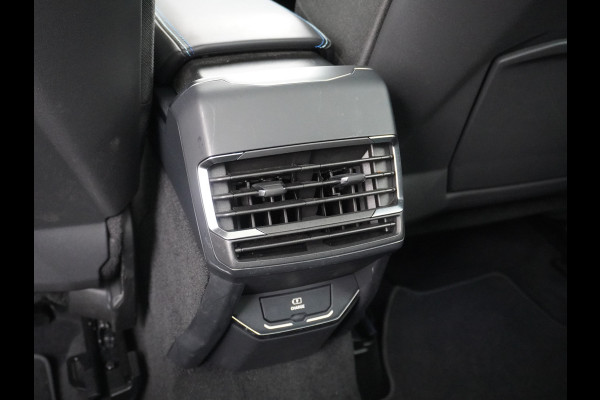 Lynk & Co 01 1.5 PHEV AUT-7 261pk Pano-Schuif-K-dak 20" 360°Camera Apple Carplay Android Auto Adaptive-Cruise Navi Pdc Ecc Keyless Led Plug-I Elek.Memory.Stoel File assistent Dodehoek detector Elektrisch bedienbare achterklep Rijstrooksensor Wifi Verkeersbord detectie 425Nm koppel 3,7kw laadvermogen A-label Euro 6 Hybride Benzine/Elektrisch rijden tot ca.69km 1.800kg trekvermogen