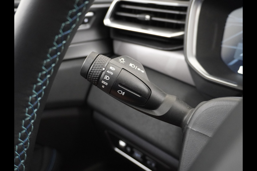 Lynk & Co 01 1.5 PHEV AUT-7 261pk Pano-Schuif-K-dak 20" 360°Camera Apple Carplay Android Auto Adaptive-Cruise Navi Pdc Ecc Keyless Led Plug-I Elek.Memory.Stoel File assistent Dodehoek detector Elektrisch bedienbare achterklep Rijstrooksensor Wifi Verkeersbord detectie 425Nm koppel 3,7kw laadvermogen A-label Euro 6 Hybride Benzine/Elektrisch rijden tot ca.69km 1.800kg trekvermogen