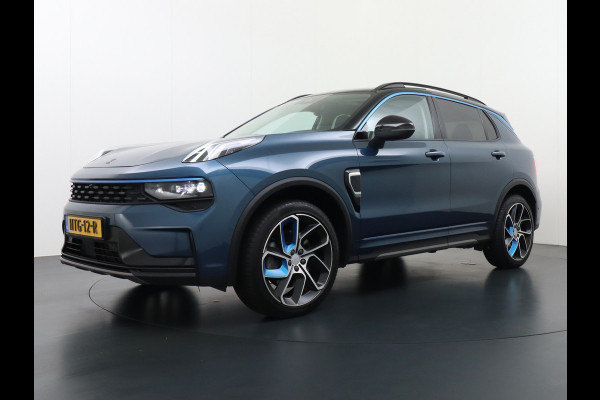 Lynk & Co 01 1.5 PHEV AUT-7 261pk Pano-Schuif-K-dak 20" 360°Camera Apple Carplay Android Auto Adaptive-Cruise Navi Pdc Ecc Keyless Led Plug-I Elek.Memory.Stoel File assistent Dodehoek detector Elektrisch bedienbare achterklep Rijstrooksensor Wifi Verkeersbord detectie 425Nm koppel 3,7kw laadvermogen A-label Euro 6 Hybride Benzine/Elektrisch rijden tot ca.69km 1.800kg trekvermogen