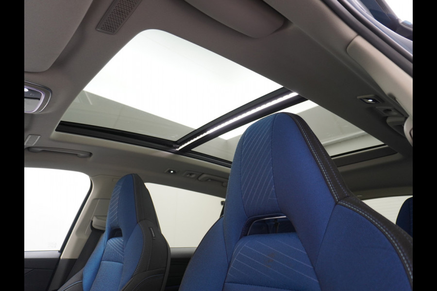 Lynk & Co 01 1.5 PHEV AUT-7 261pk Pano-Schuif-K-dak 20" 360°Camera Apple Carplay Android Auto Adaptive-Cruise Navi Pdc Ecc Keyless Led Plug-I Elek.Memory.Stoel File assistent Dodehoek detector Elektrisch bedienbare achterklep Rijstrooksensor Wifi Verkeersbord detectie 425Nm koppel 3,7kw laadvermogen A-label Euro 6 Hybride Benzine/Elektrisch rijden tot ca.69km 1.800kg trekvermogen