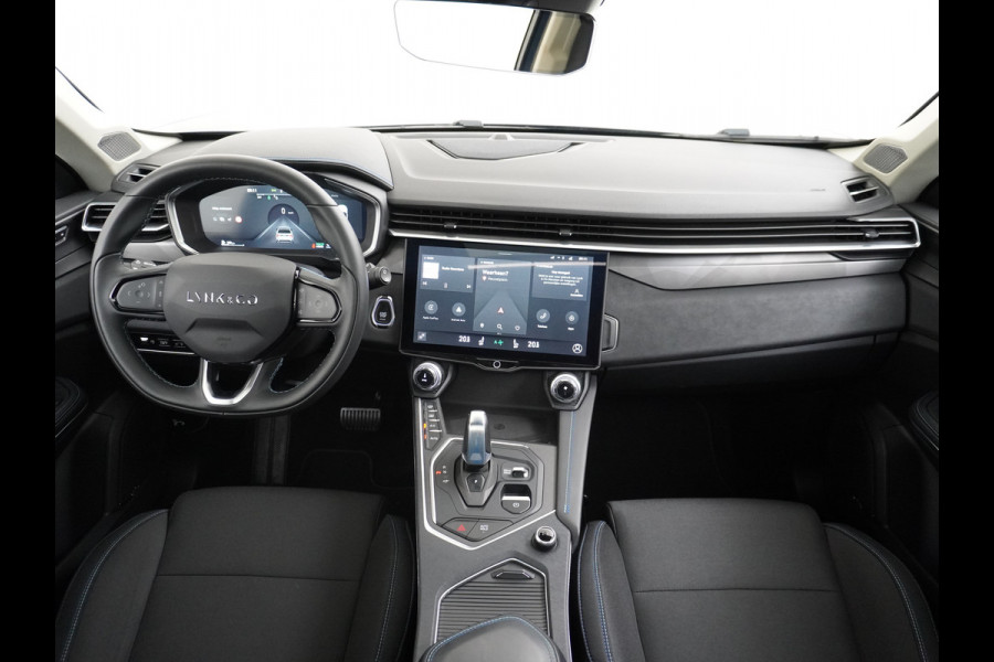 Lynk & Co 01 1.5 PHEV AUT-7 261pk Pano-Schuif-K-dak 20" 360°Camera Apple Carplay Android Auto Adaptive-Cruise Navi Pdc Ecc Keyless Led Plug-I Elek.Memory.Stoel File assistent Dodehoek detector Elektrisch bedienbare achterklep Rijstrooksensor Wifi Verkeersbord detectie 425Nm koppel 3,7kw laadvermogen A-label Euro 6 Hybride Benzine/Elektrisch rijden tot ca.69km 1.800kg trekvermogen