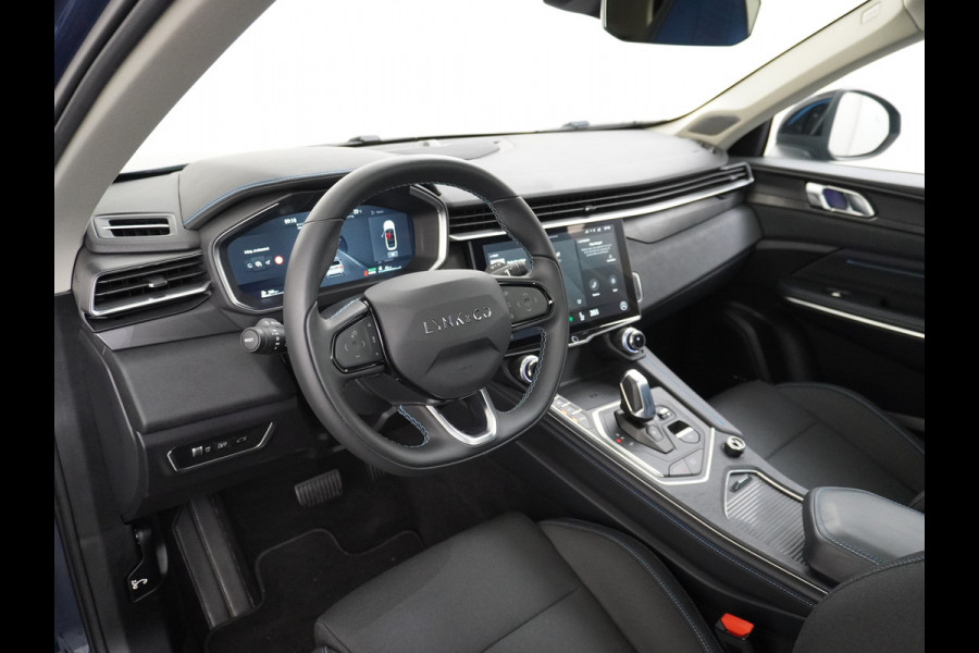 Lynk & Co 01 1.5 PHEV AUT-7 261pk Pano-Schuif-K-dak 20" 360°Camera Apple Carplay Android Auto Adaptive-Cruise Navi Pdc Ecc Keyless Led Plug-I Elek.Memory.Stoel File assistent Dodehoek detector Elektrisch bedienbare achterklep Rijstrooksensor Wifi Verkeersbord detectie 425Nm koppel 3,7kw laadvermogen A-label Euro 6 Hybride Benzine/Elektrisch rijden tot ca.69km 1.800kg trekvermogen
