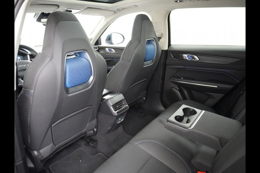 Lynk & Co 01 1.5 PHEV AUT-7 261pk Pano-Schuif-K-dak 20" 360°Camera Apple Carplay Android Auto Adaptive-Cruise Navi Pdc Ecc Keyless Led Plug-I Elek.Memory.Stoel File assistent Dodehoek detector Elektrisch bedienbare achterklep Rijstrooksensor Wifi Verkeersbord detectie 425Nm koppel 3,7kw laadvermogen A-label Euro 6 Hybride Benzine/Elektrisch rijden tot ca.69km 1.800kg trekvermogen