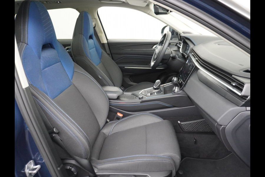 Lynk & Co 01 1.5 PHEV AUT-7 261pk Pano-Schuif-K-dak 20" 360°Camera Apple Carplay Android Auto Adaptive-Cruise Navi Pdc Ecc Keyless Led Plug-I Elek.Memory.Stoel File assistent Dodehoek detector Elektrisch bedienbare achterklep Rijstrooksensor Wifi Verkeersbord detectie 425Nm koppel 3,7kw laadvermogen A-label Euro 6 Hybride Benzine/Elektrisch rijden tot ca.69km 1.800kg trekvermogen