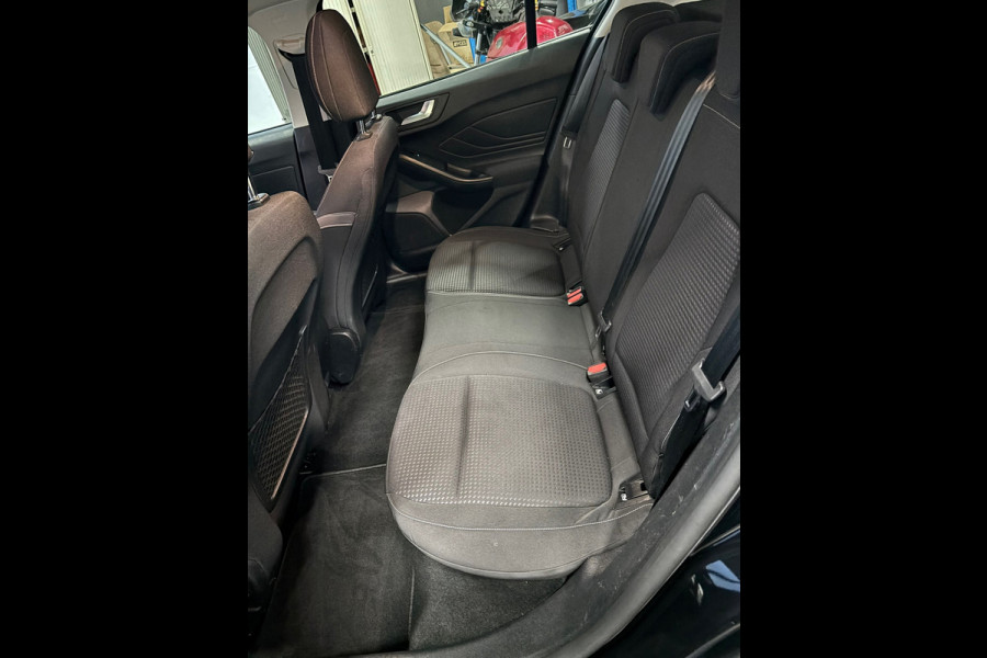 Ford Focus 1.0 EcoBoost Trend Edition Business Navi | Airco | Cruise | PDC | Trekhaak