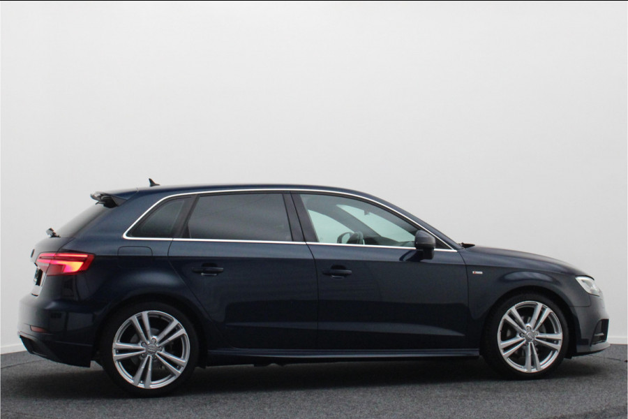 Audi A3 Sportback 35 TFSI CoD Sport S Line Edition Leer/Stof, Climate, Cruise, Navigatie, Bluetooth, LED, Premium Sound, 18''