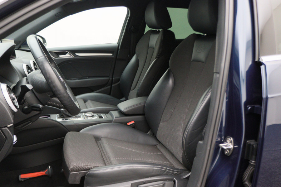 Audi A3 Sportback 35 TFSI CoD Sport S Line Edition Leer/Stof, Climate, Cruise, Navigatie, Bluetooth, LED, Premium Sound, 18''