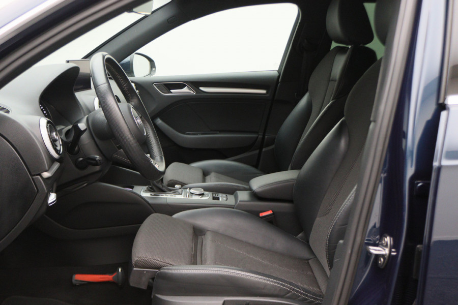 Audi A3 Sportback 35 TFSI CoD Sport S Line Edition Leer/Stof, Climate, Cruise, Navigatie, Bluetooth, LED, Premium Sound, 18''