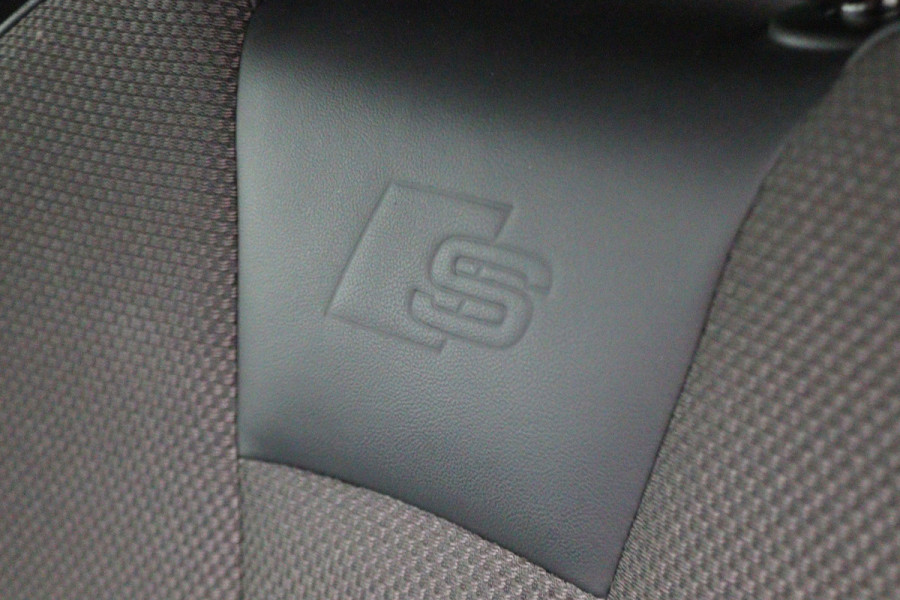 Audi A3 Sportback 35 TFSI CoD Sport S Line Edition Leer/Stof, Climate, Cruise, Navigatie, Bluetooth, LED, Premium Sound, 18''