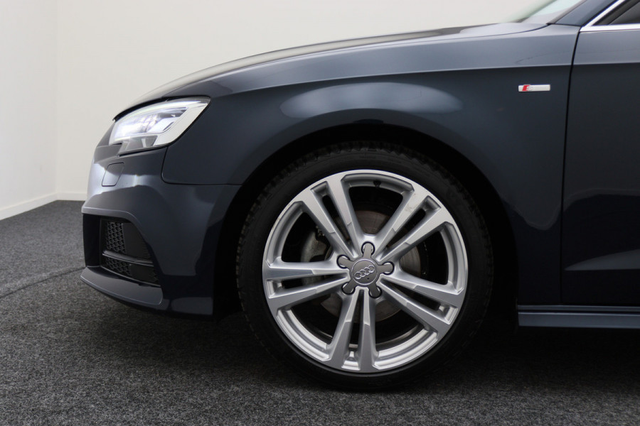 Audi A3 Sportback 35 TFSI CoD Sport S Line Edition Leer/Stof, Climate, Cruise, Navigatie, Bluetooth, LED, Premium Sound, 18''